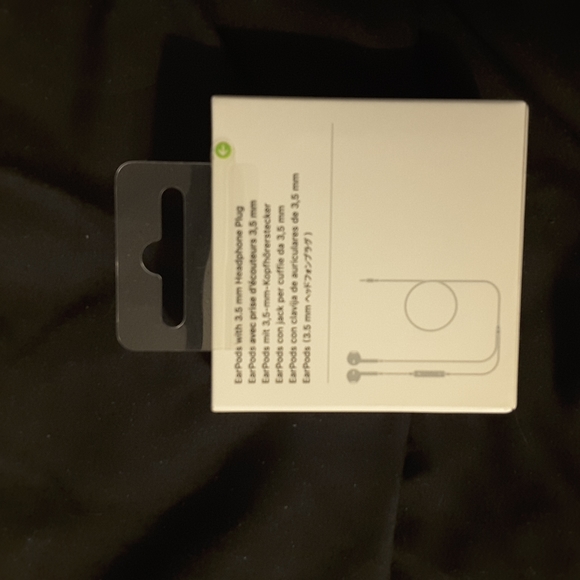 Apple Earpods Headphone Plug - Picture 2 of 3